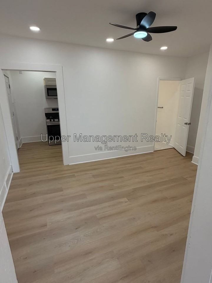 808 N Robertson St #1B - Photo 3 of 12