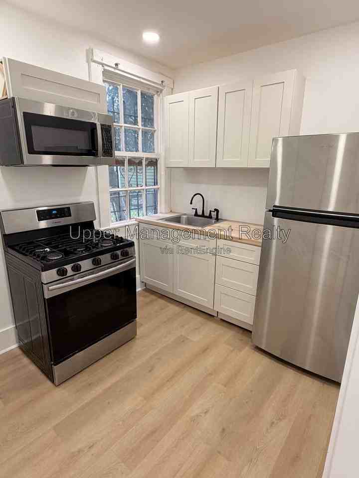 808 N Robertson St #1B - Photo 5 of 12