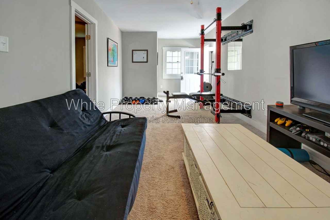 1740 Hawthorne Ln - Photo 2 of 6