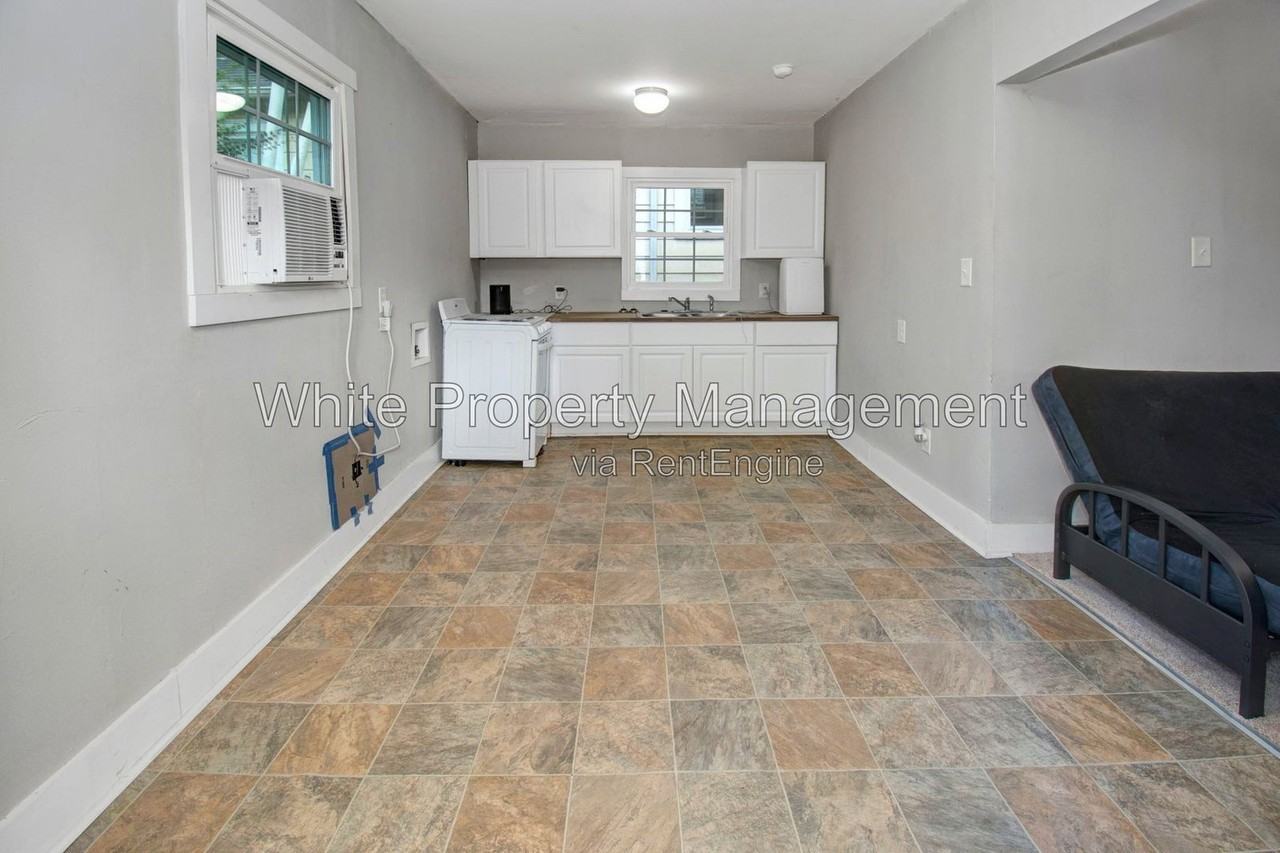 1740 Hawthorne Ln - Photo 4 of 6
