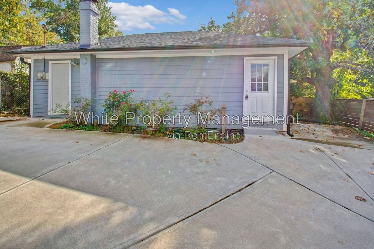 1740 Hawthorne Ln - Photo 6 of 6
