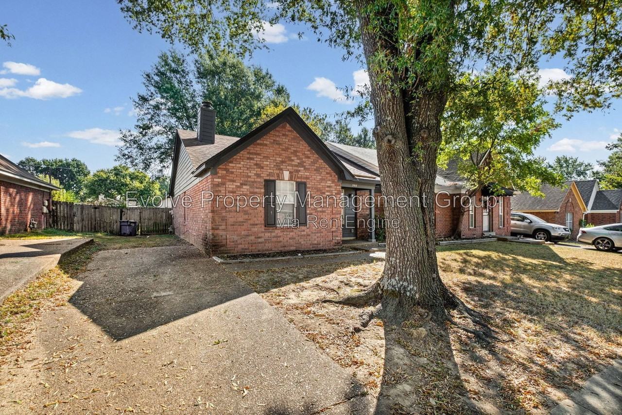3918 Oak Branch Cir W - Photo 3 of 20