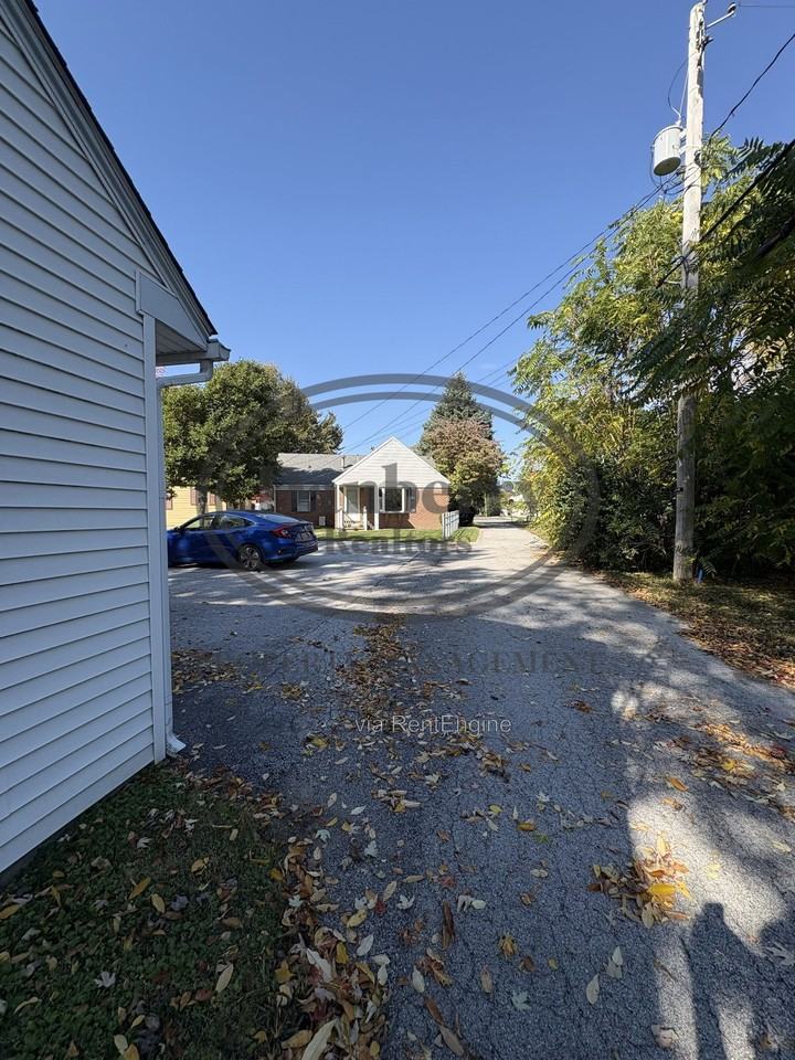 915 Tiffin Ave - Photo 2 of 18