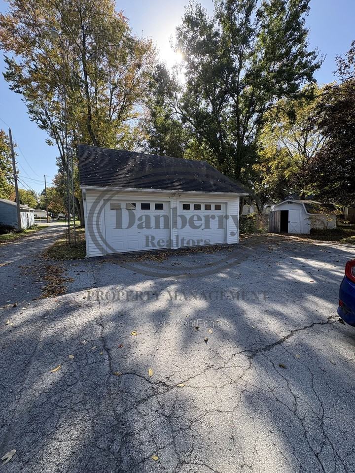 915 Tiffin Ave - Photo 4 of 18