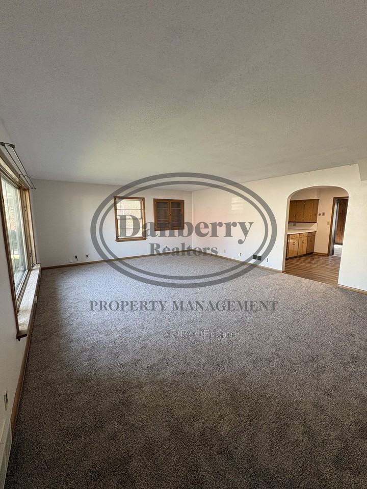 915 Tiffin Ave - Photo 6 of 18