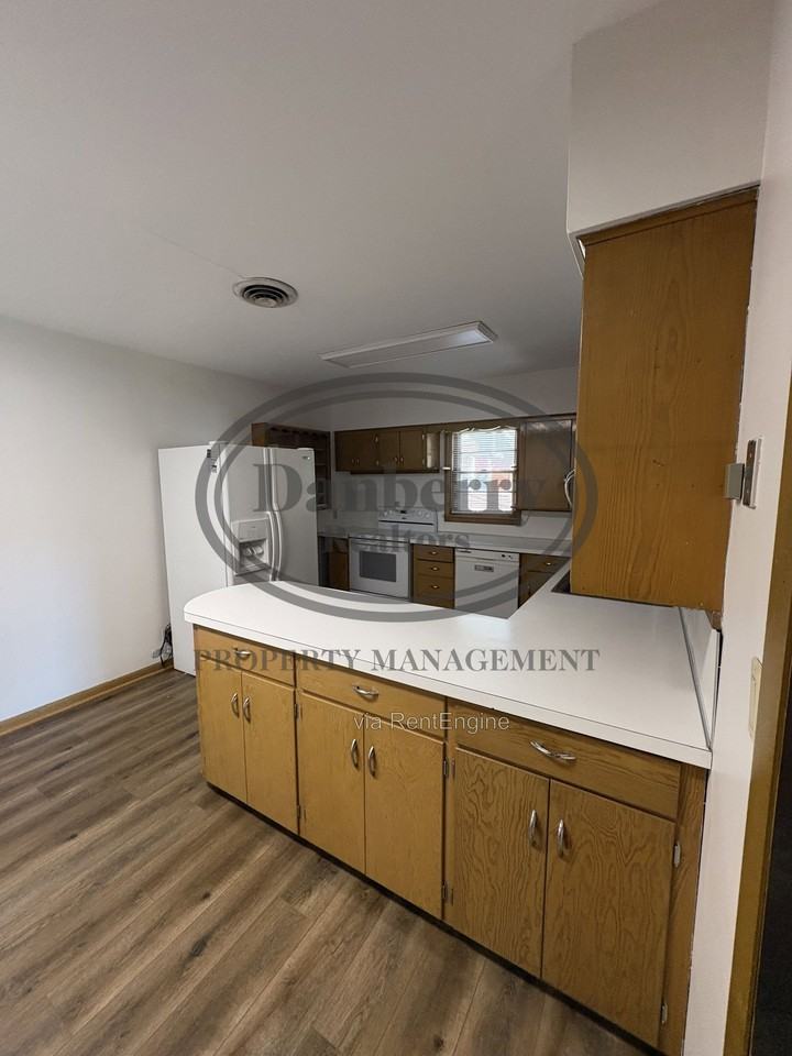 915 Tiffin Ave - Photo 7 of 18