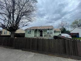 featured image of 1118 W 10th St
