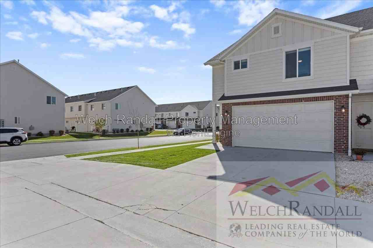 2273 W 2650 S #126 - Photo 2 of 36
