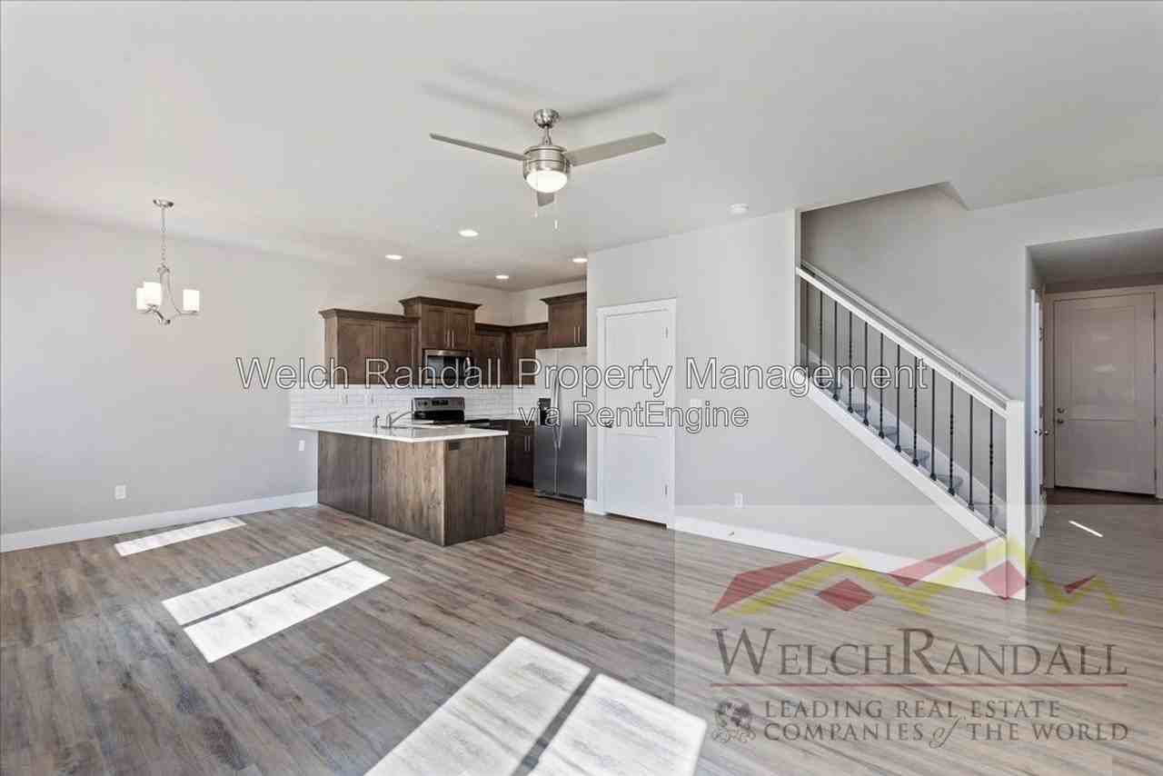 2273 W 2650 S #126 - Photo 3 of 36