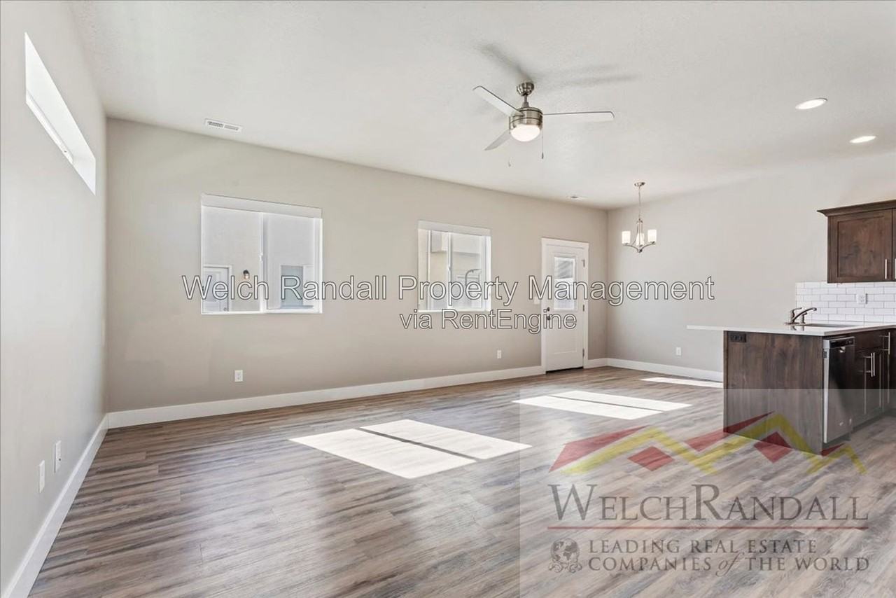 2273 W 2650 S #126 - Photo 4 of 36