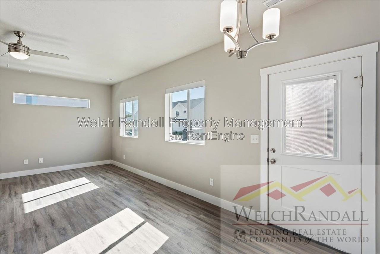 2273 W 2650 S #126 - Photo 6 of 36
