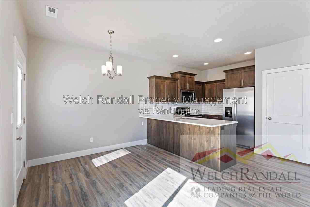 2273 W 2650 S #126 - Photo 7 of 36