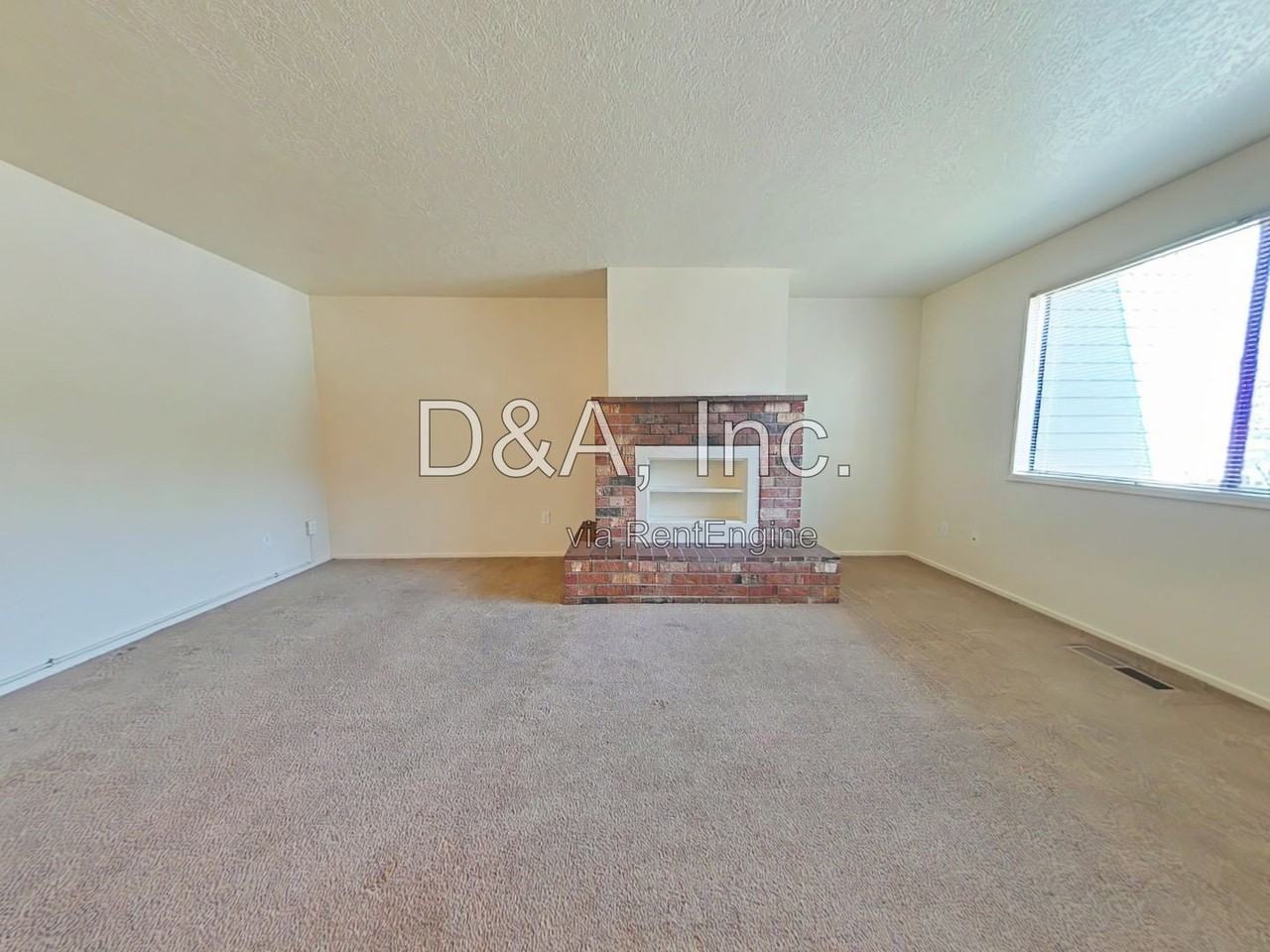1645 Nw Division St #1 - Photo 2 of 10