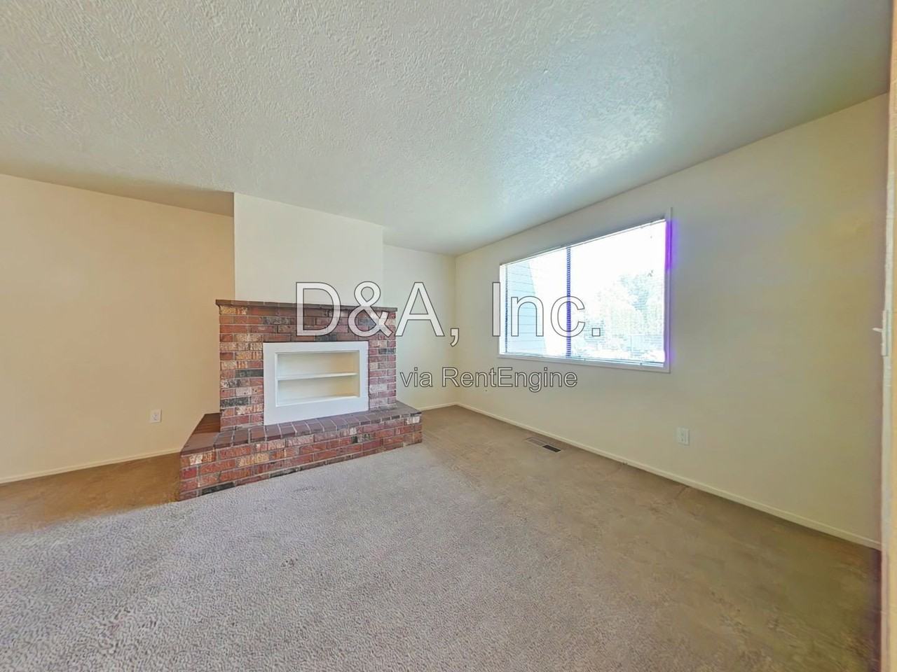 1645 Nw Division St #1 - Photo 3 of 10