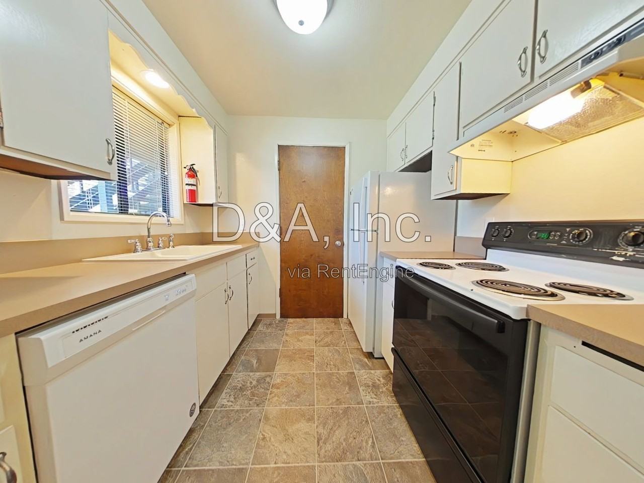 1645 Nw Division St #1 - Photo 4 of 10