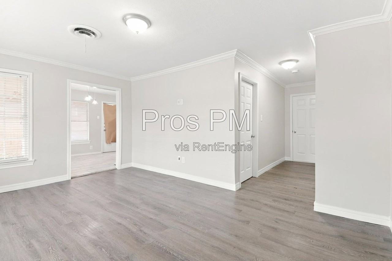 2412 N Carroll Blvd - Photo 4 of 16