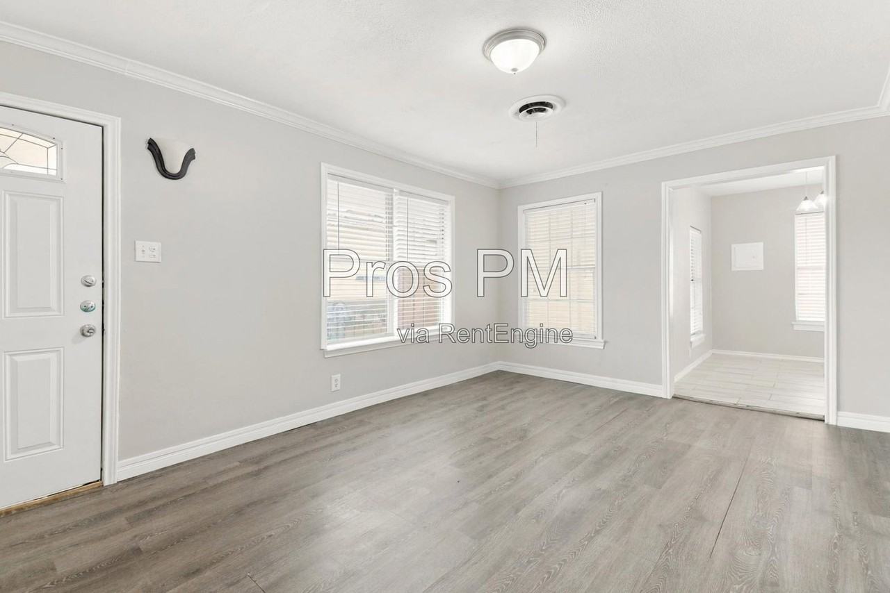 2412 N Carroll Blvd - Photo 5 of 16