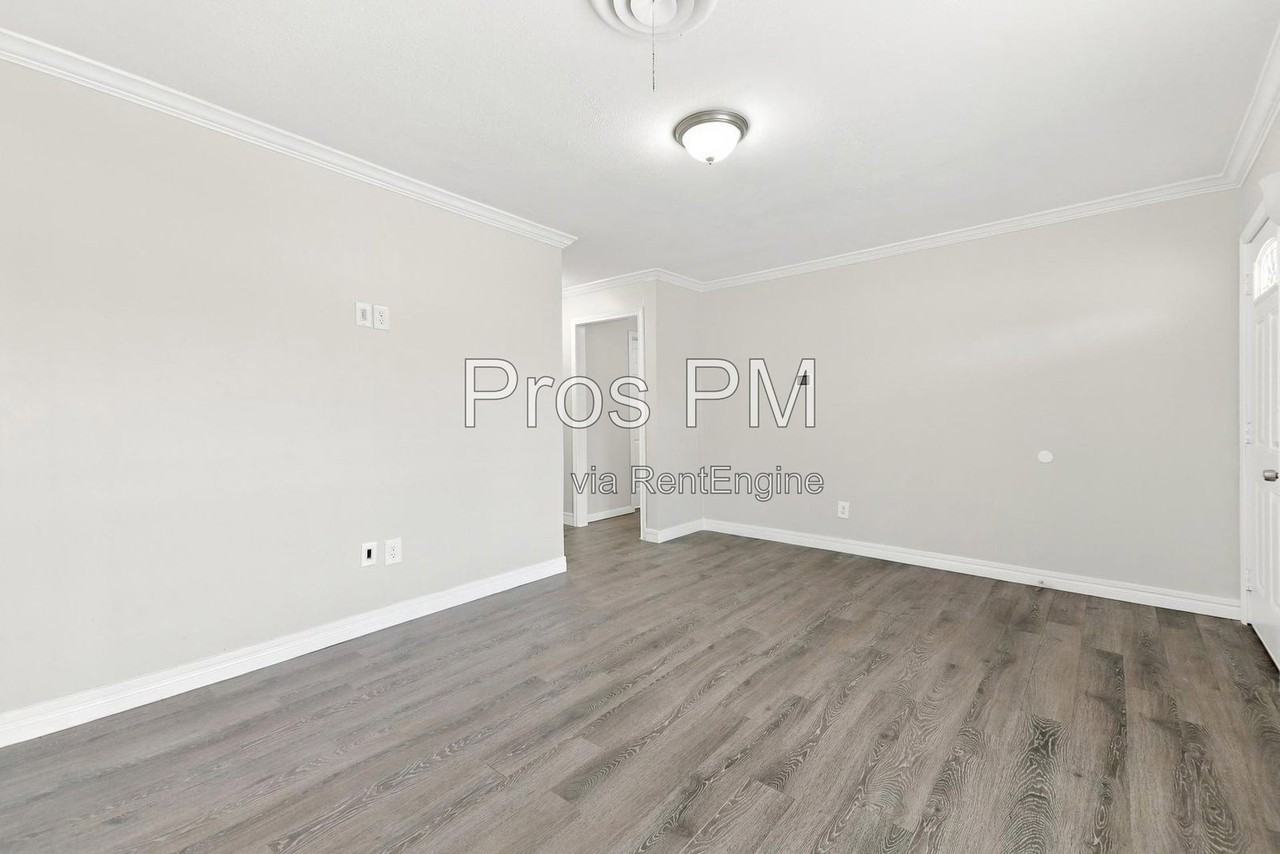 2412 N Carroll Blvd - Photo 6 of 16
