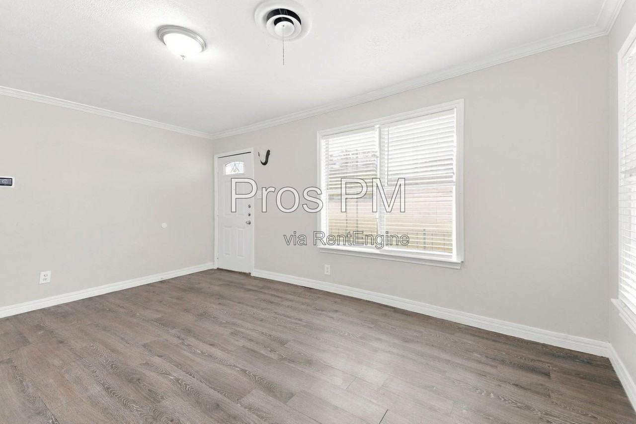 2412 N Carroll Blvd - Photo 7 of 16