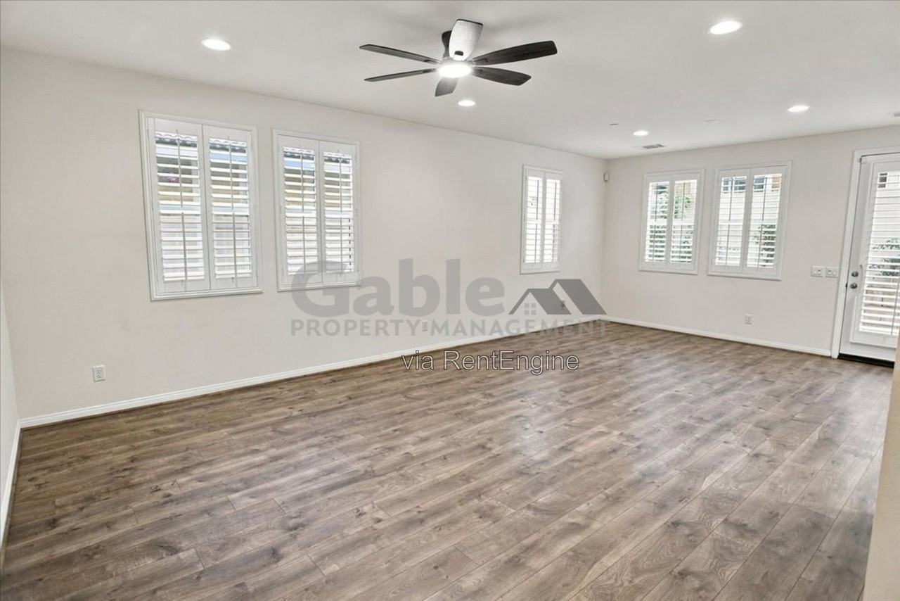 26944 Trestles Dr - Photo 3 of 12