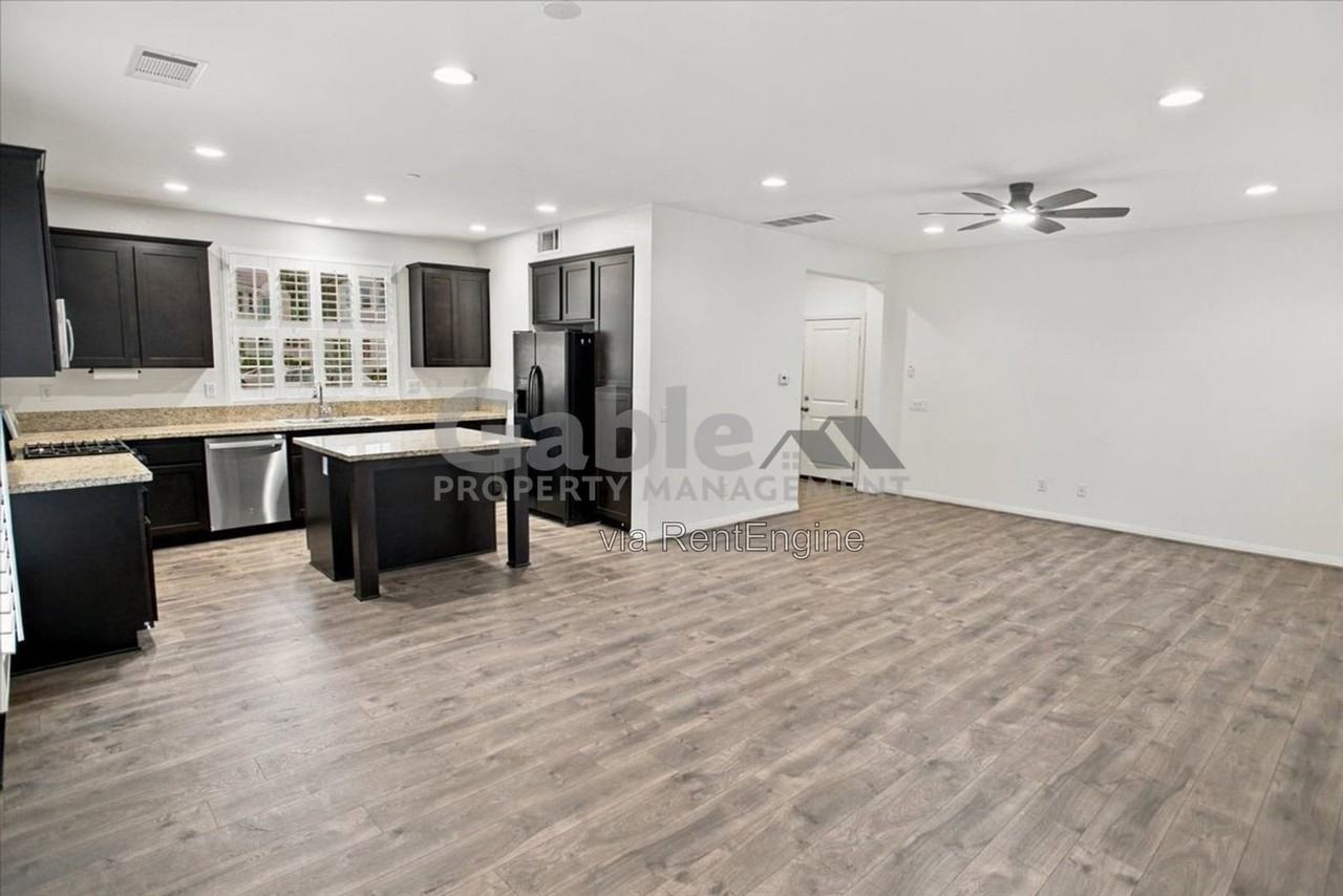 26944 Trestles Dr - Photo 4 of 12