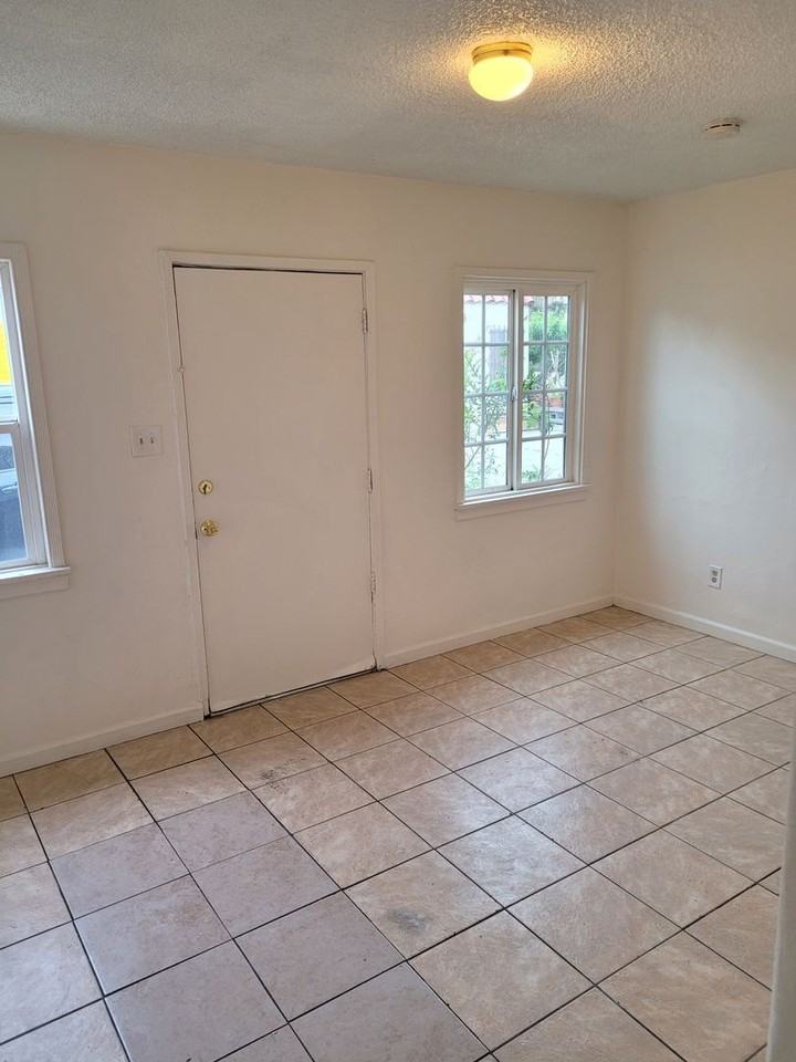 4444 E 61st St #B - Photo 2 of 8