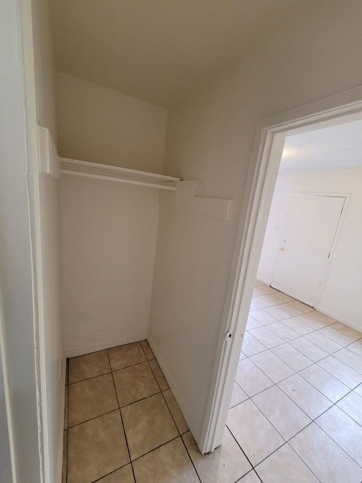 4444 E 61st St #B - Photo 4 of 8
