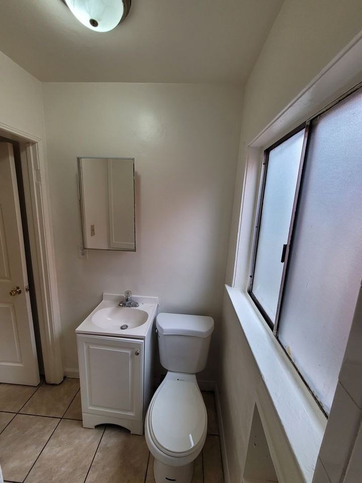 4444 E 61st St #B - Photo 7 of 8