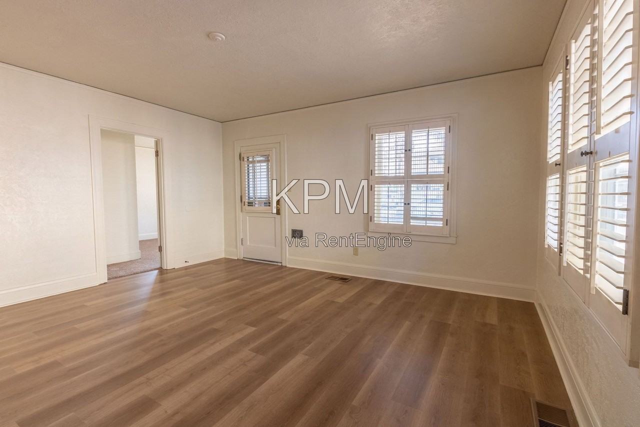 426 W Willow St - Photo 4 of 26