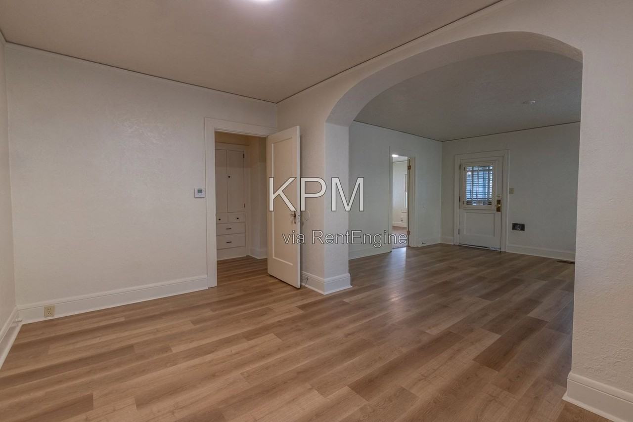 426 W Willow St - Photo 6 of 26