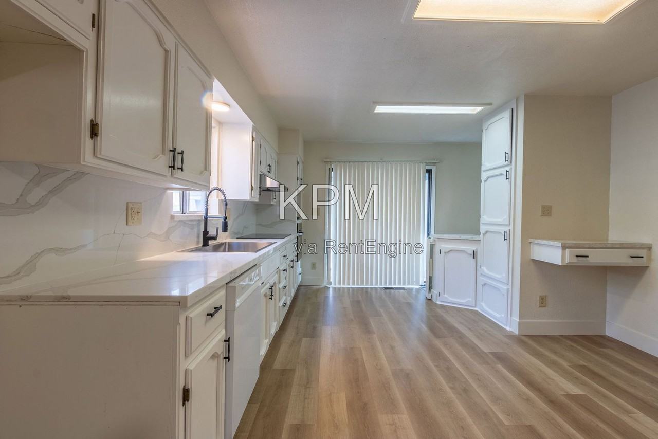 426 W Willow St - Photo 7 of 26