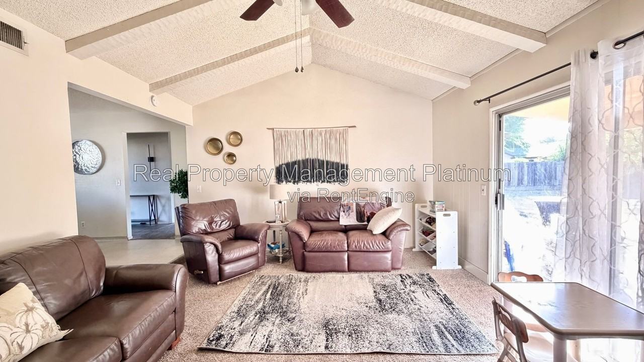1654 Wrenwood Ave - Photo 5 of 10