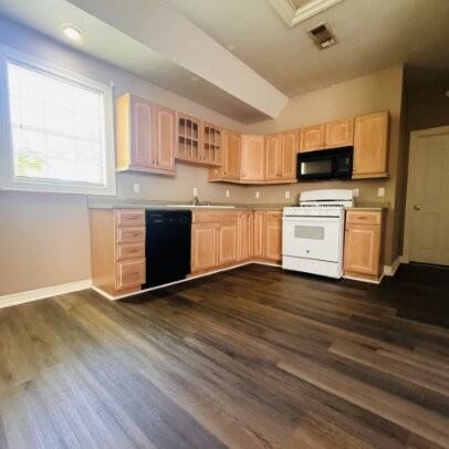3115 Rosedale Dr - Photo 4 of 11