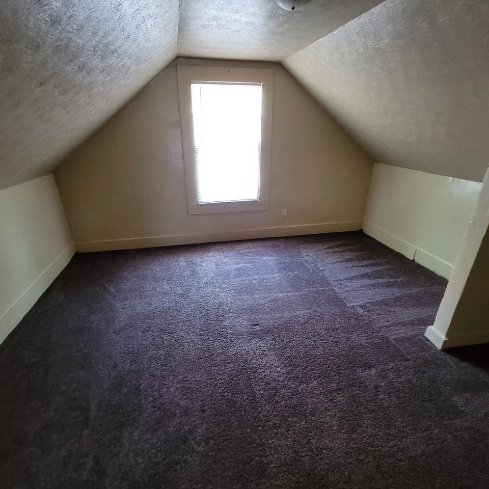 1333 S Pershing Ave - Photo 5 of 8