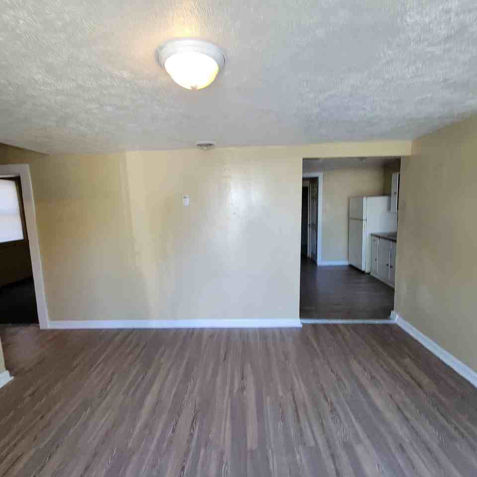 1333 S Pershing Ave - Photo 6 of 8