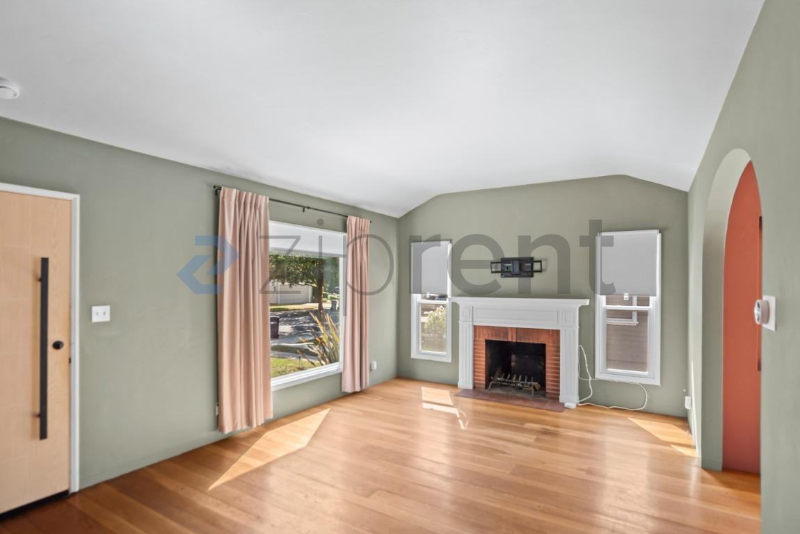 320 Covington St - Photo 7 of 35