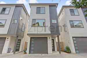 featured image of 5922 Ne 42nd Ave