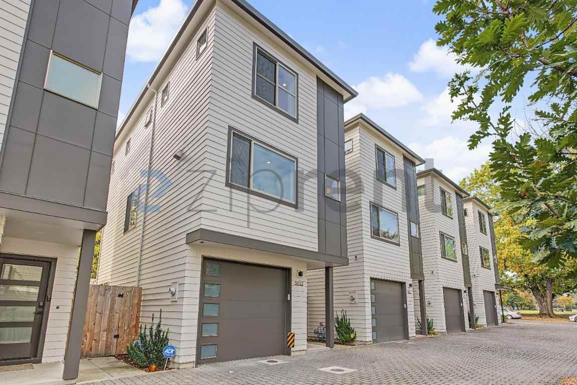 5922 Ne 42nd Ave - Photo 4 of 23