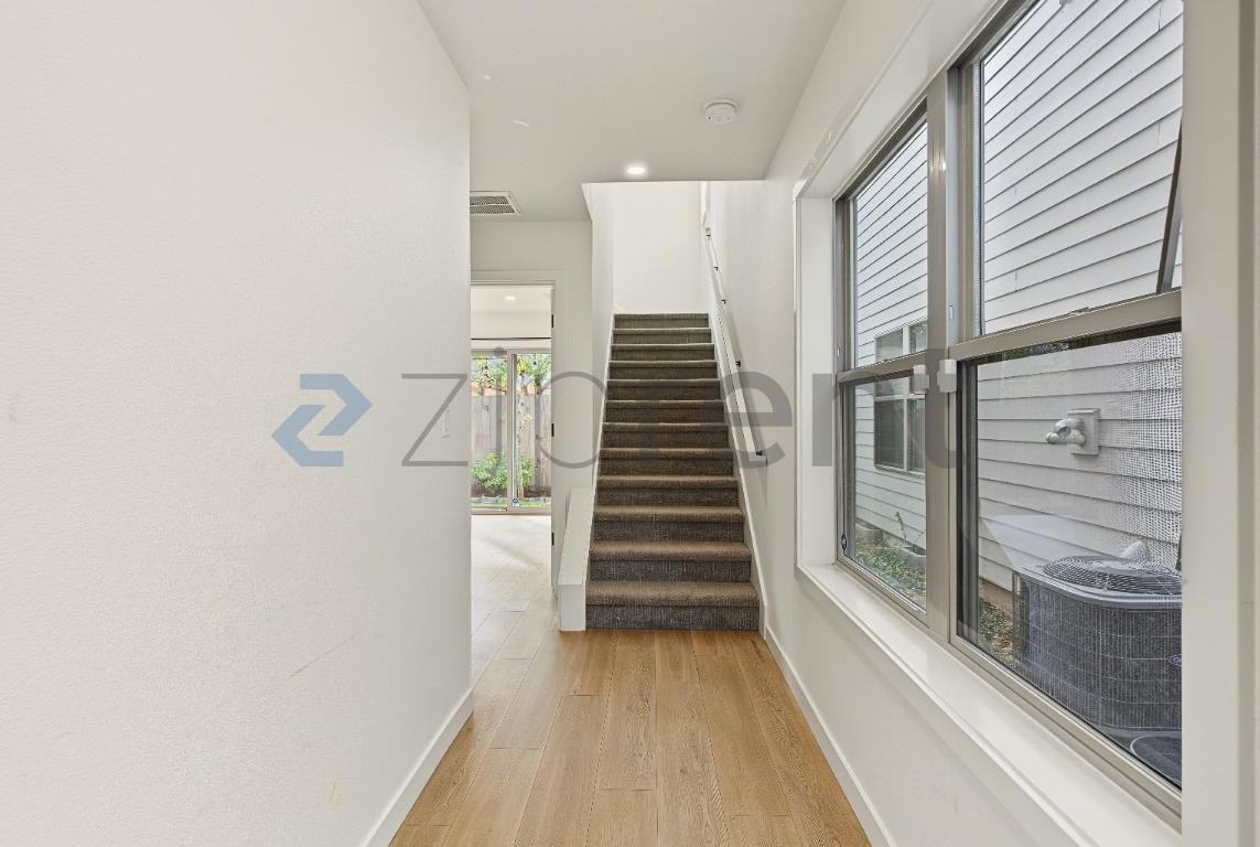 5922 Ne 42nd Ave - Photo 7 of 23