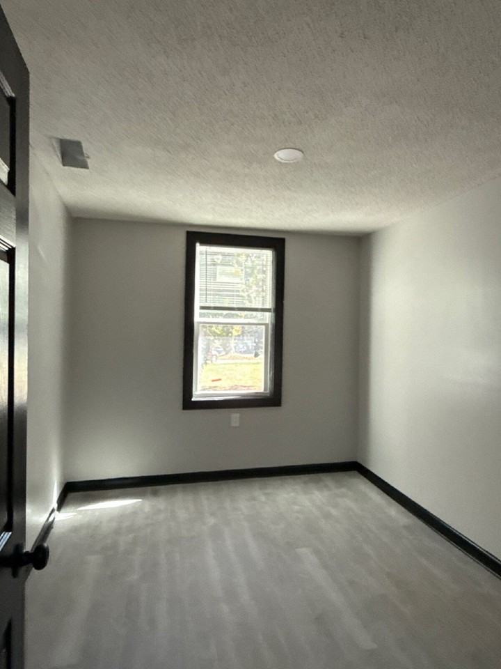1160 Pera Ave - Photo 4 of 6