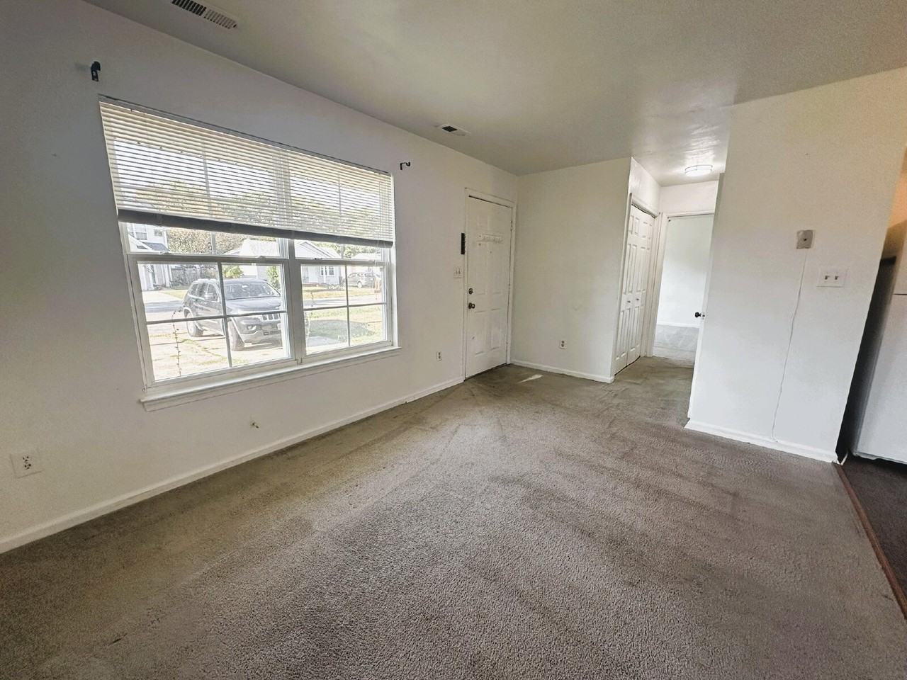 164 Hughes Ave - Photo 4 of 17
