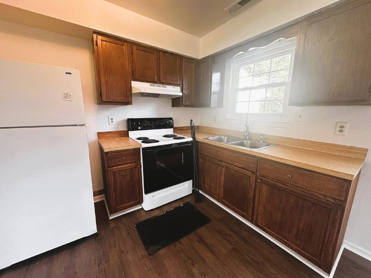 164 Hughes Ave - Photo 7 of 17