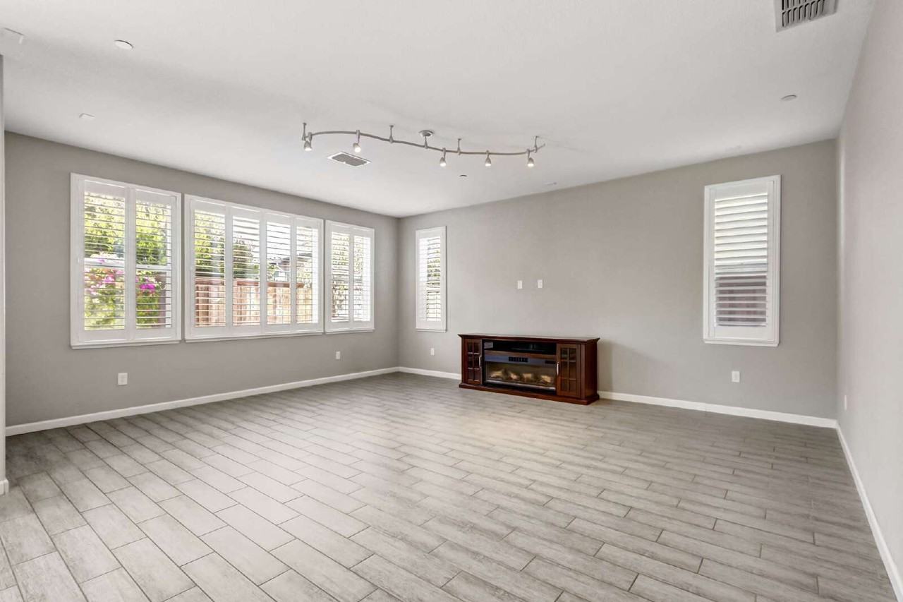 1836 Dunlap Pl - Photo 7 of 48
