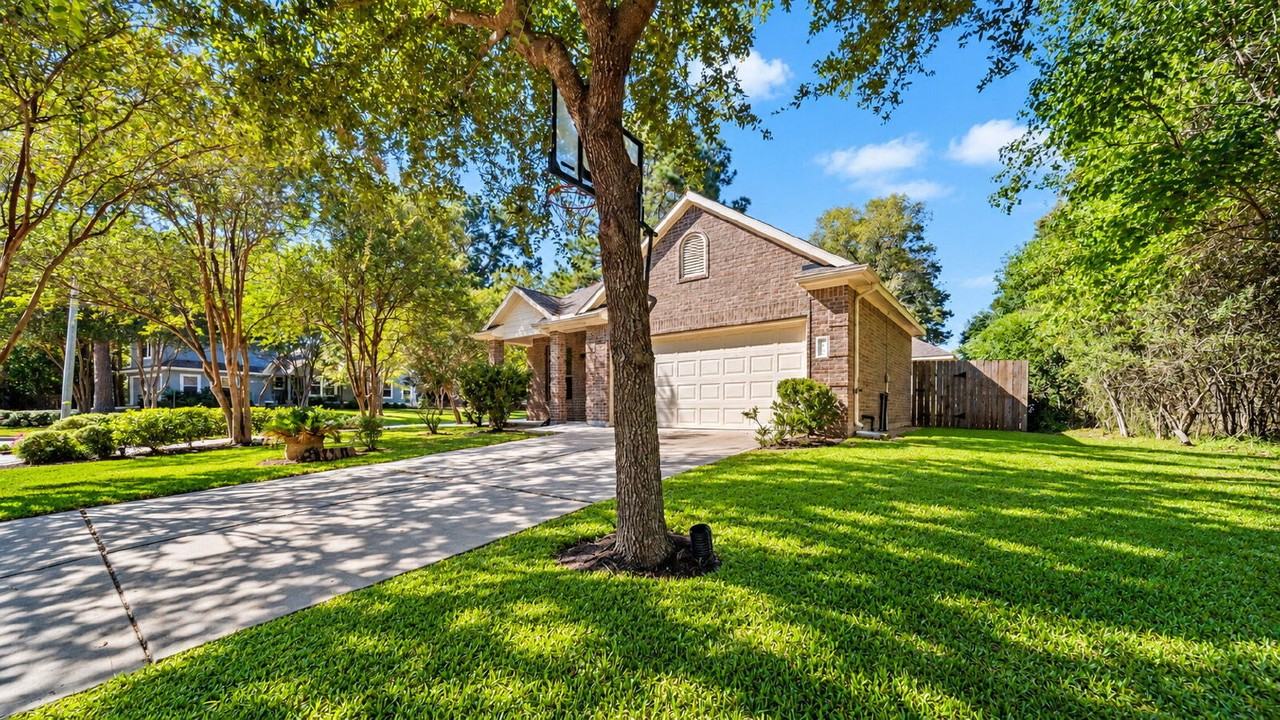 11246 Glenforest Dr - Photo 3 of 26