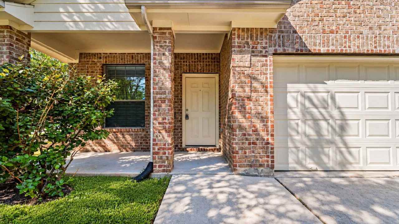 11246 Glenforest Dr - Photo 4 of 26
