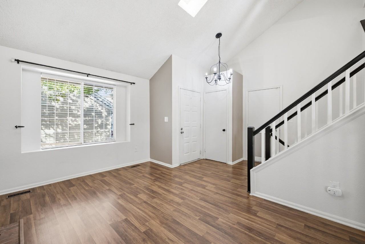9352 Balsam Ct - Photo 3 of 26