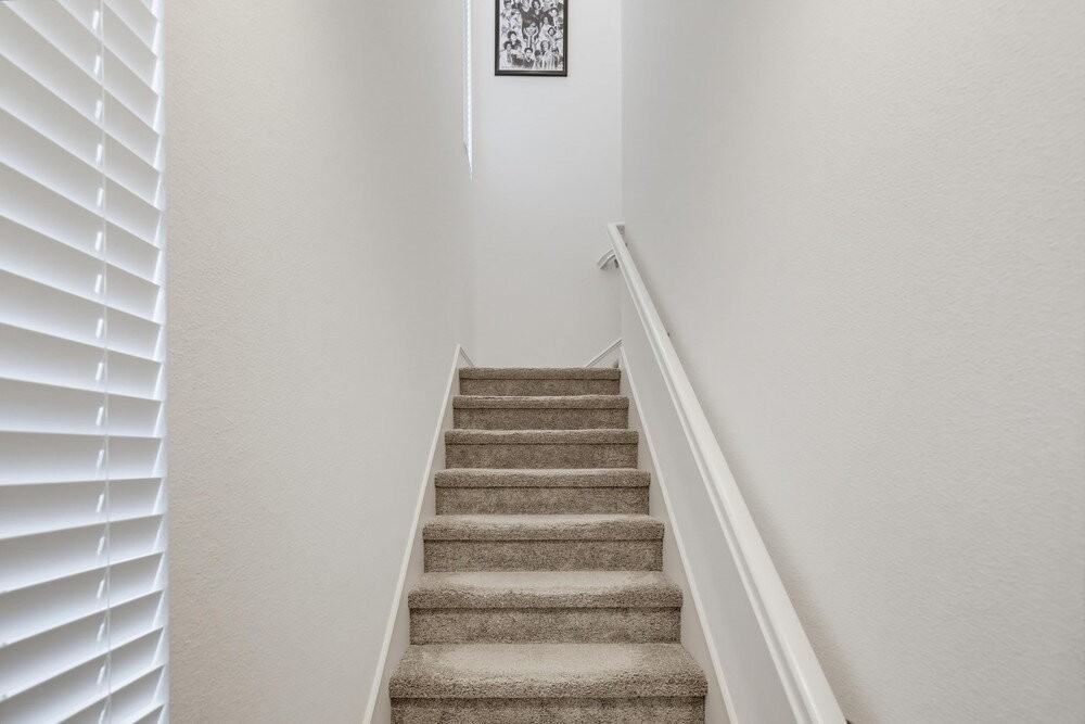 844 Makani St Unit 1 - Photo 4 of 37