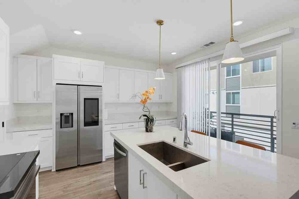 844 Makani St Unit 1 - Photo 7 of 37