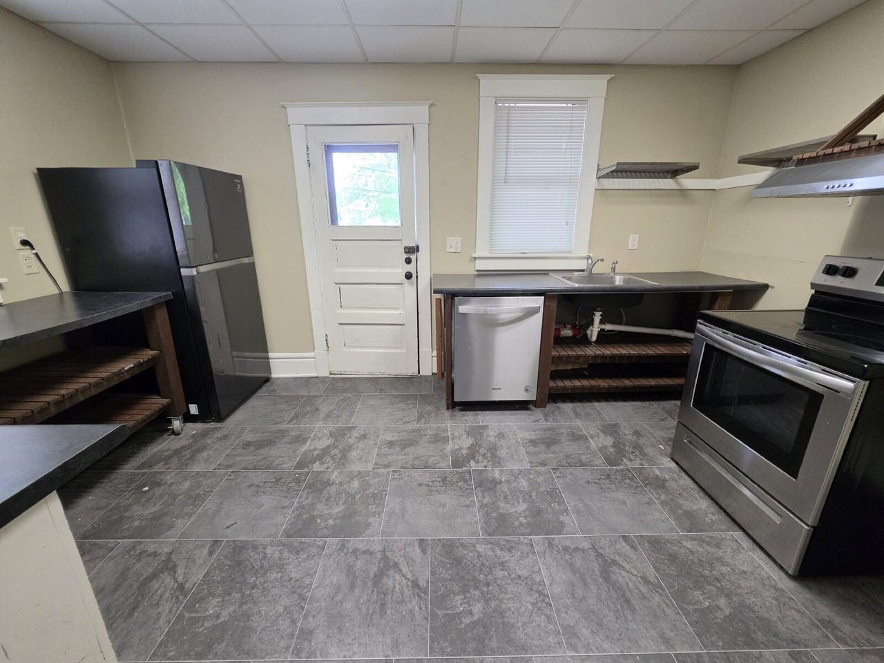 444 Lake St - Photo 4 of 13