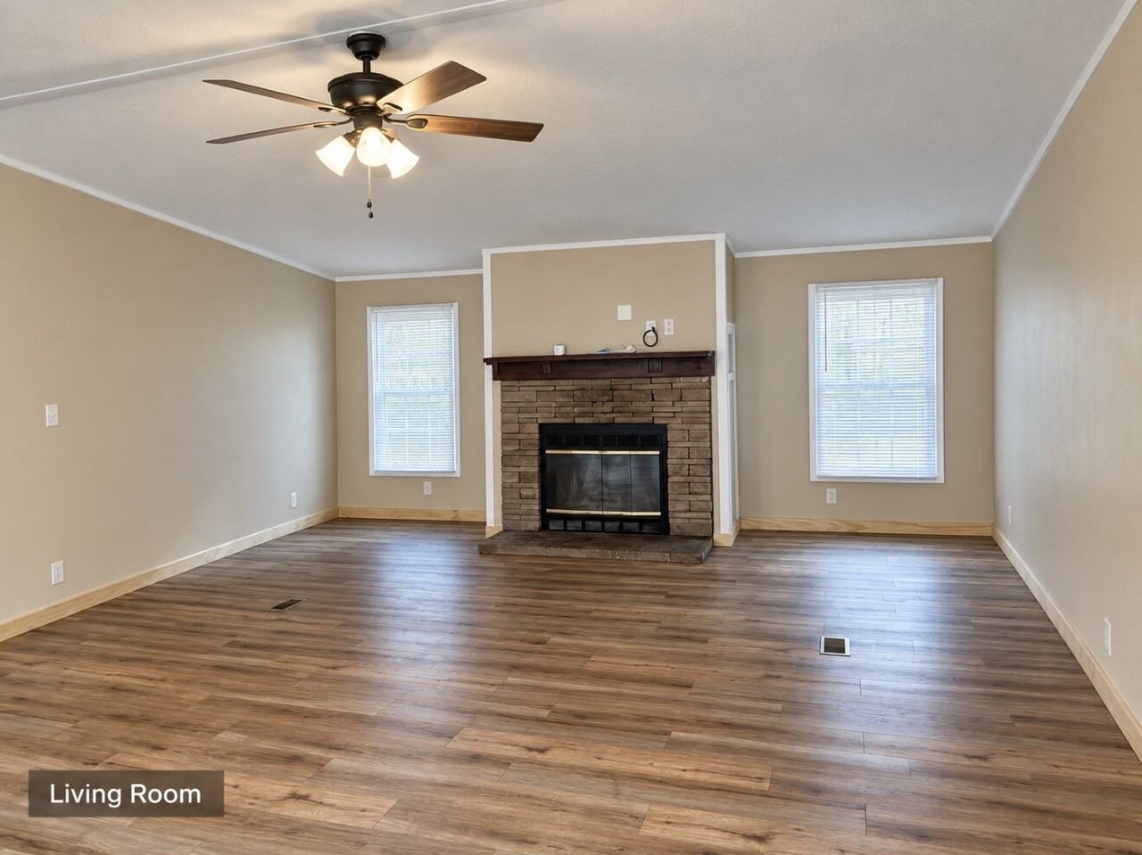 120 Green St - Photo 3 of 18